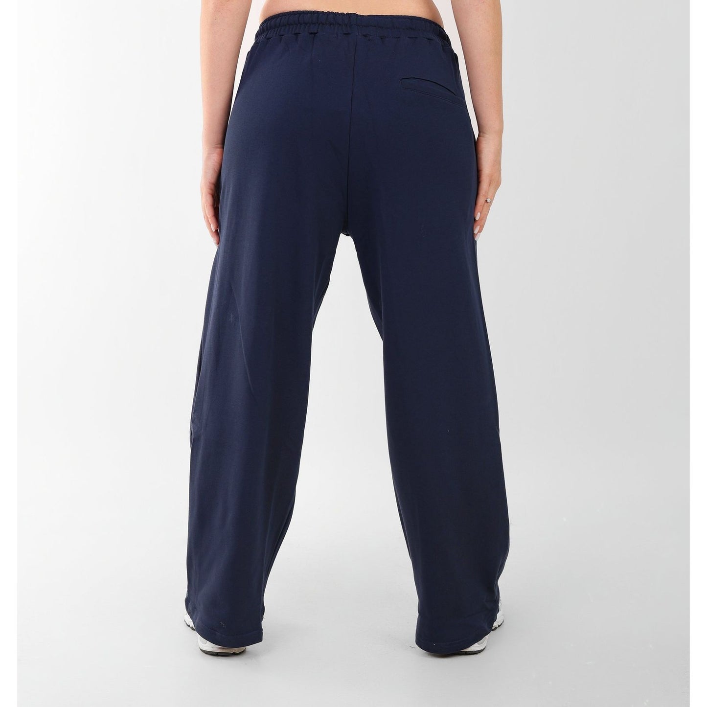 wideleg sweatpants over size line in front