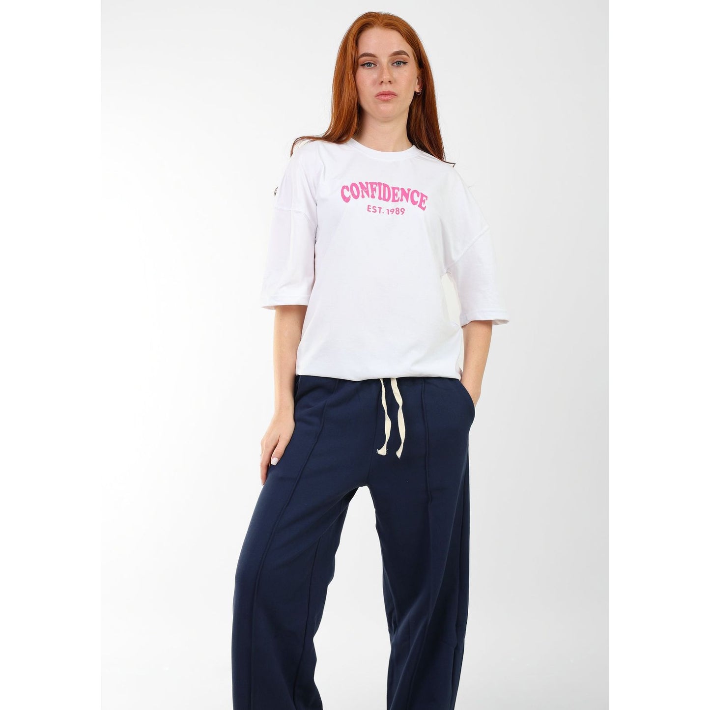 White T- SHIRT over size confidence