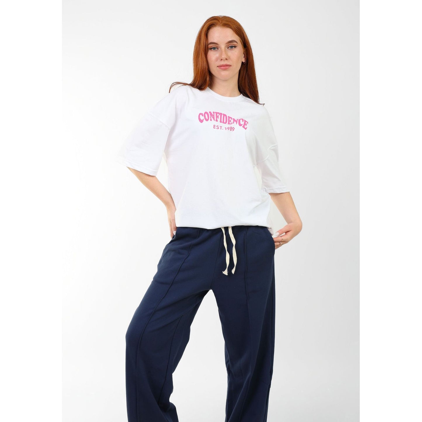 White T- SHIRT over size confidence