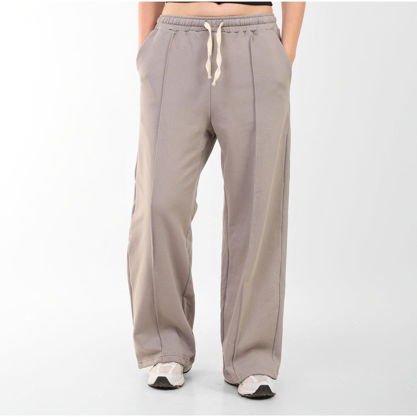 wideleg sweatpants over size line in front