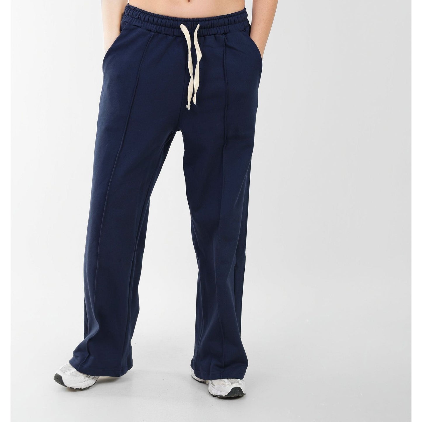 wideleg sweatpants over size line in front