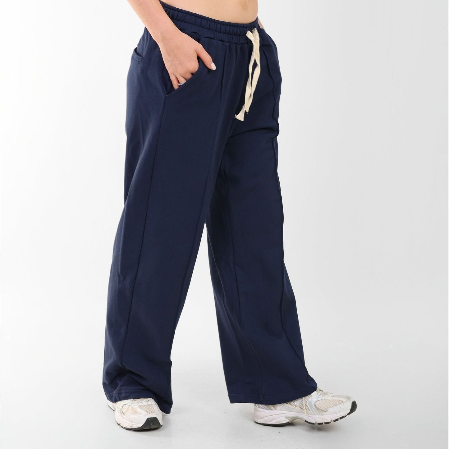 wideleg sweatpants over size line in front