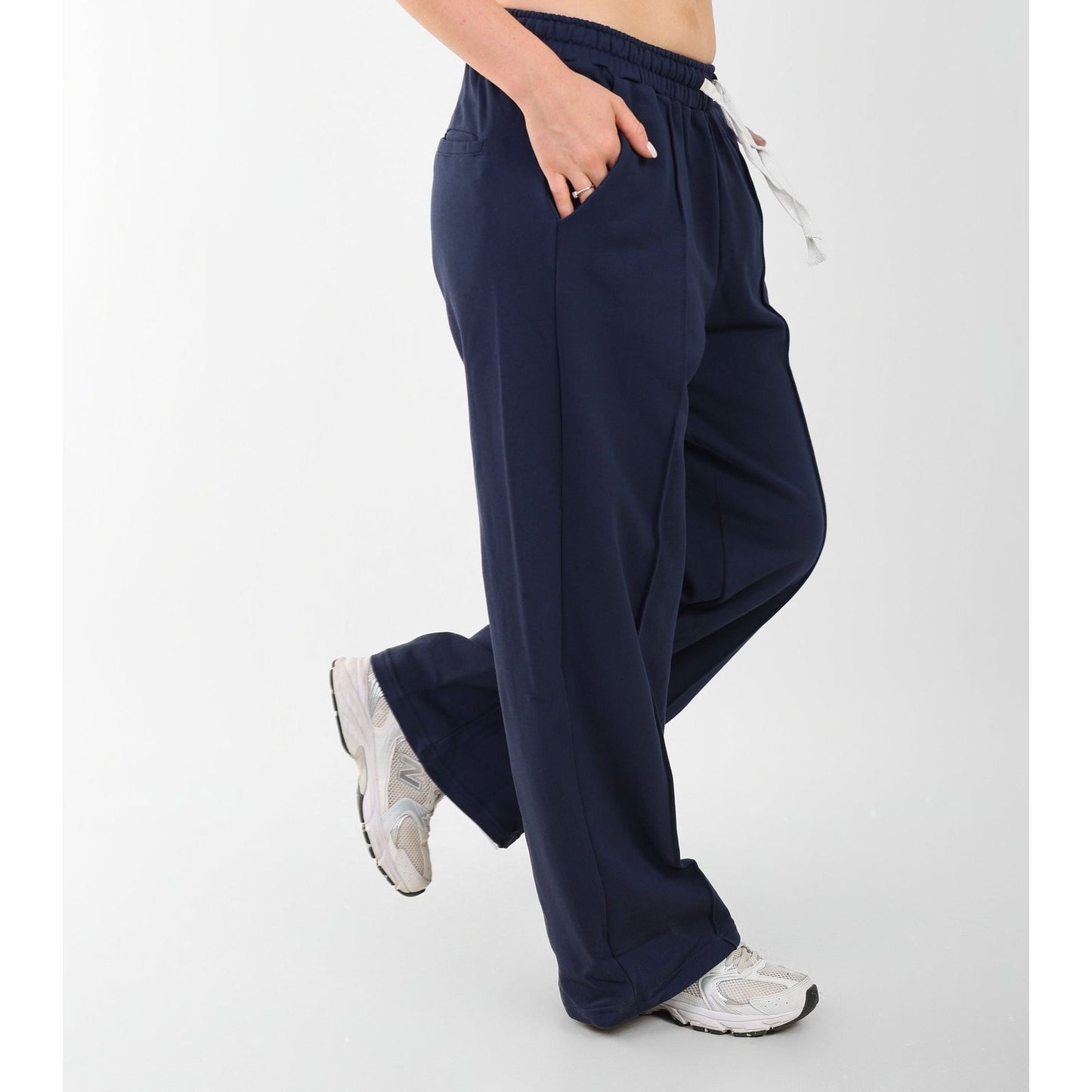 wideleg sweatpants over size line in front