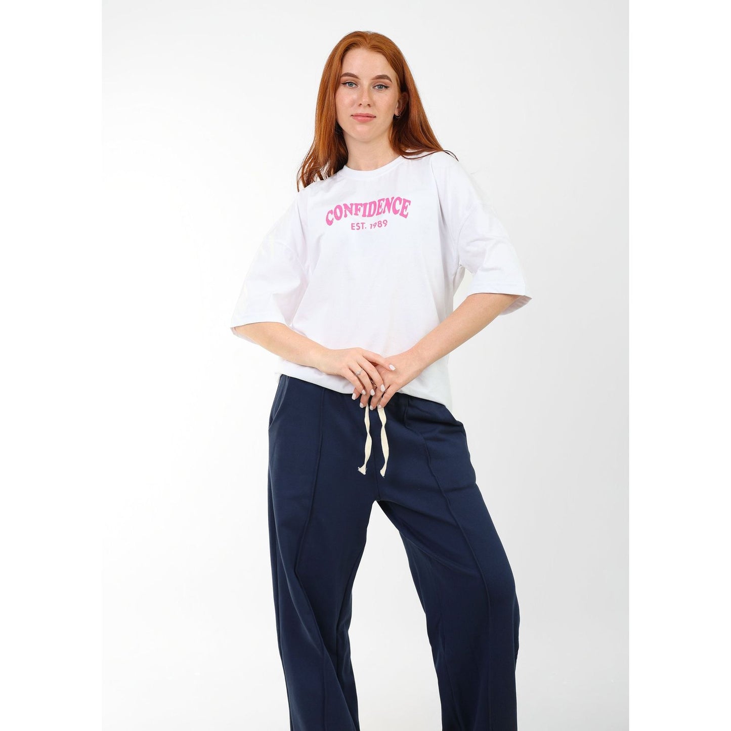 White T- SHIRT over size confidence