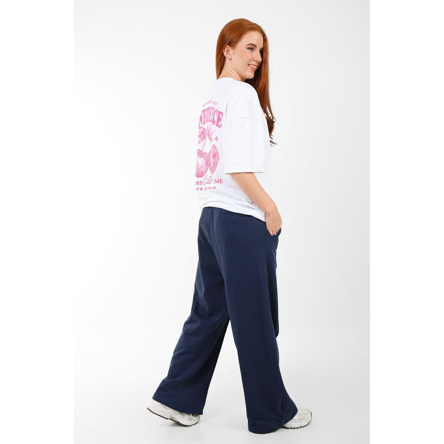 White T- SHIRT over size confidence