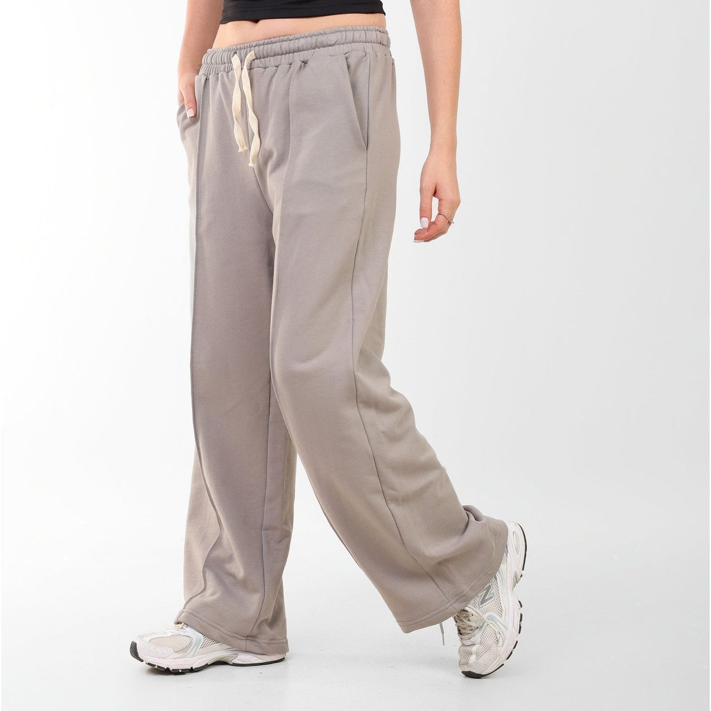 wideleg sweatpants over size line in front
