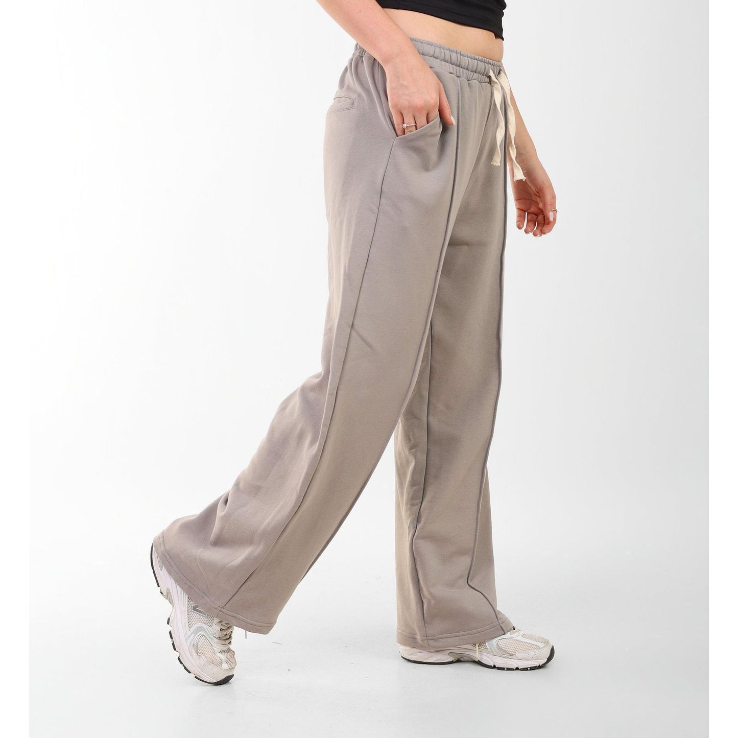 wideleg sweatpants over size line in front