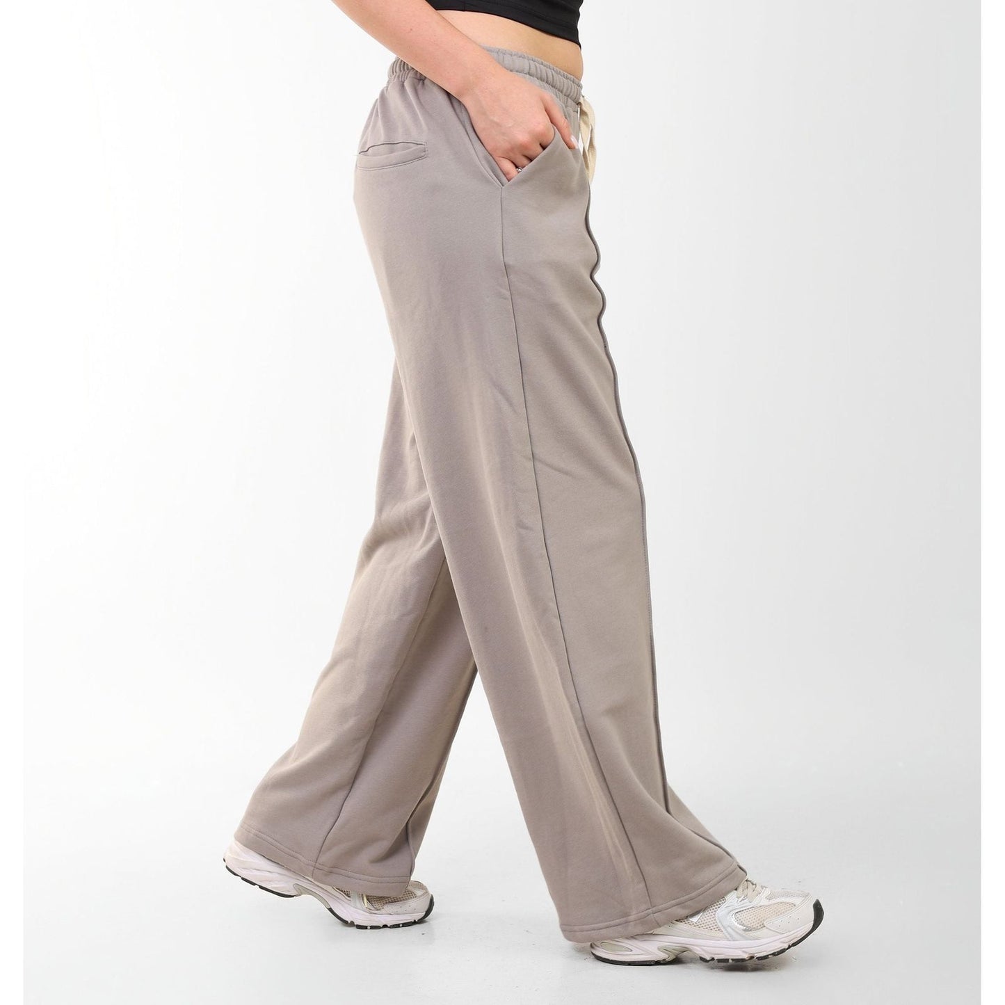 wideleg sweatpants over size line in front