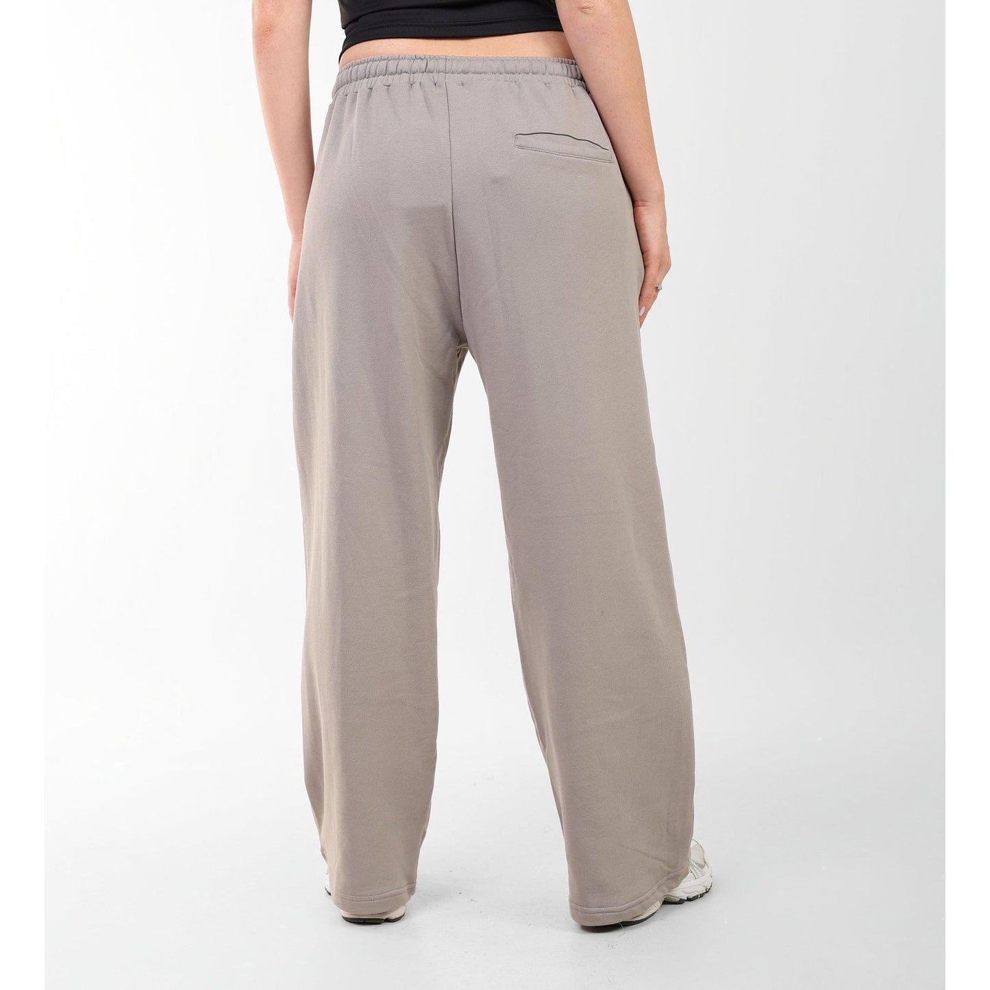 wideleg sweatpants over size line in front
