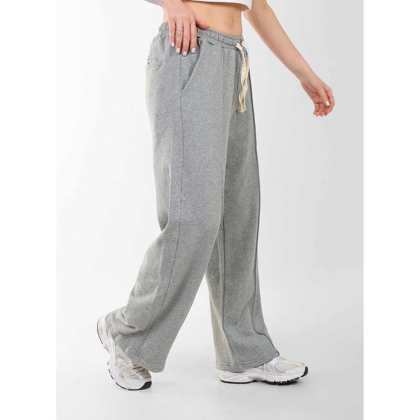 wideleg sweatpants over size line in front