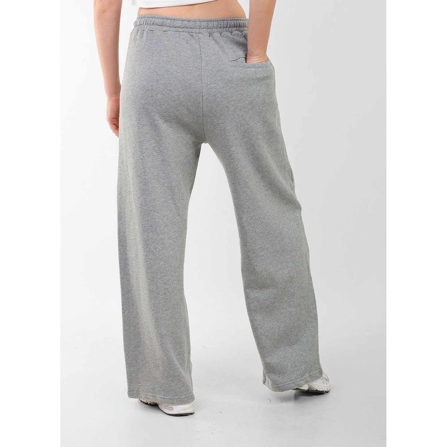 wideleg sweatpants over size line in front
